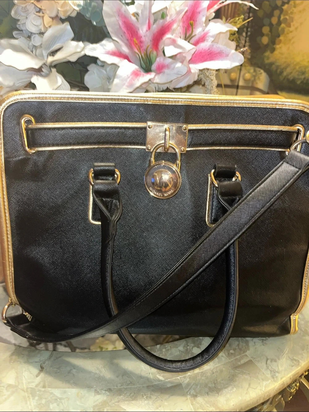 🤩🤩Michael Kors Black Satchel with Gold Trim and Lock